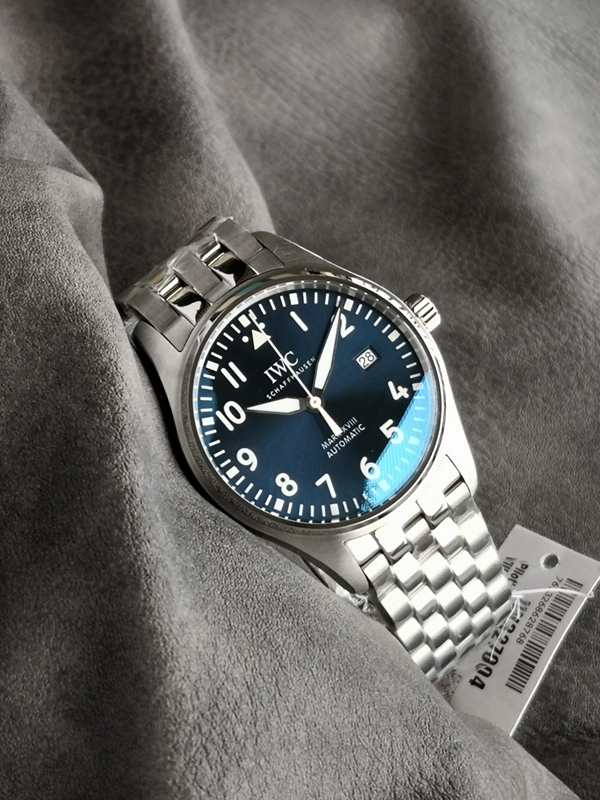 アイ・ダブリュー・シー背面デザイン